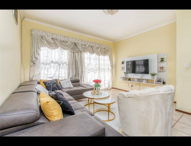 2 BEDROOM APARTMENT RENTED IN WILGEHEUWEL